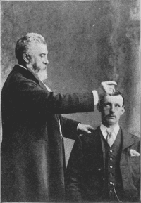 James Braid pratiquant une induction par fixation, histoire de l'hypnose, graines d'hypnose Montpellier